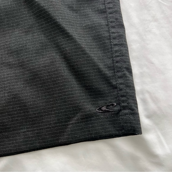 Men’s O’Neill Shorts, black with very faint gray stripes, Size 34 - Picture 3 of 4